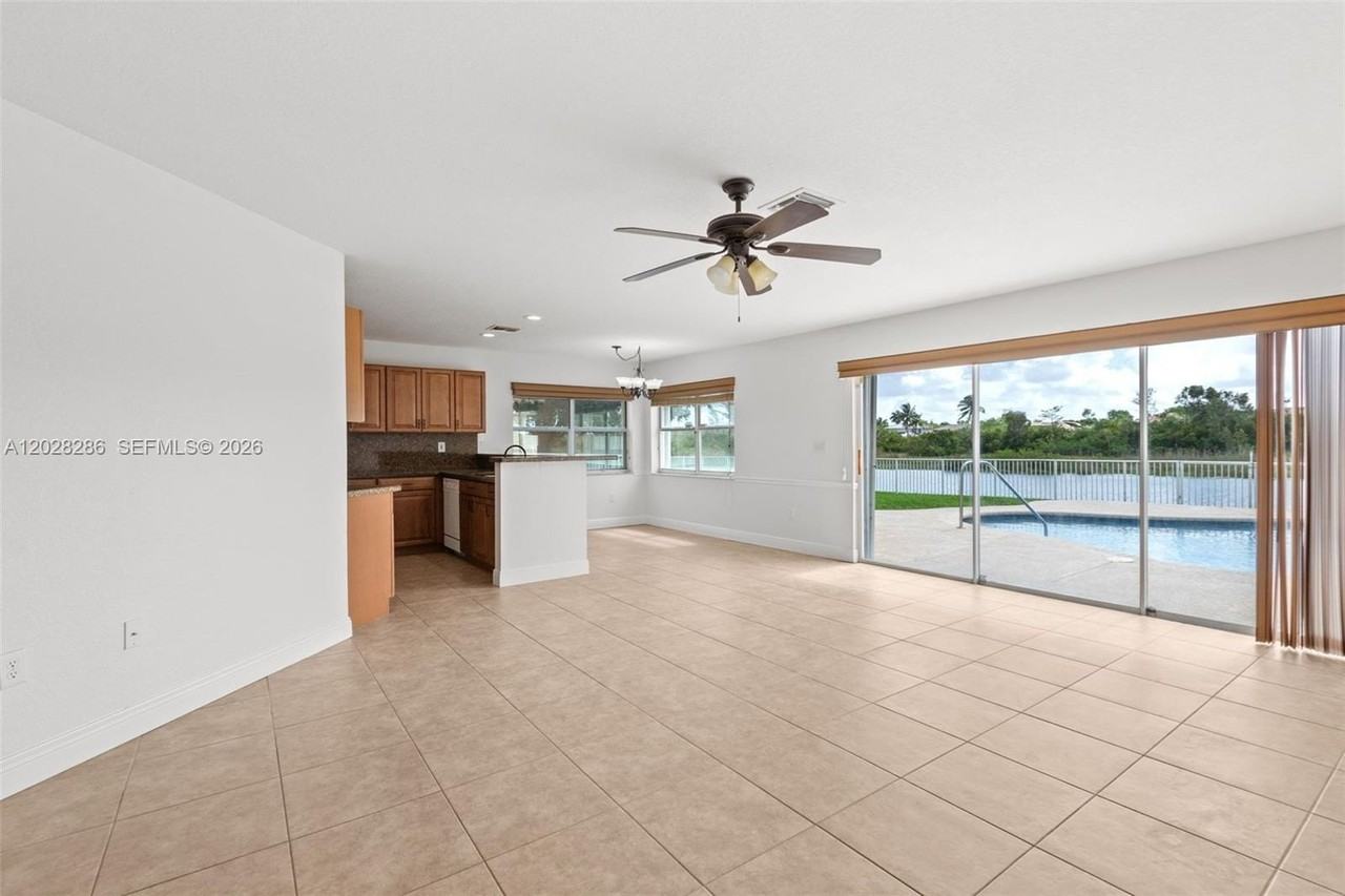 1303 Nw 167th Ave #1303 - Photo 6 of 40