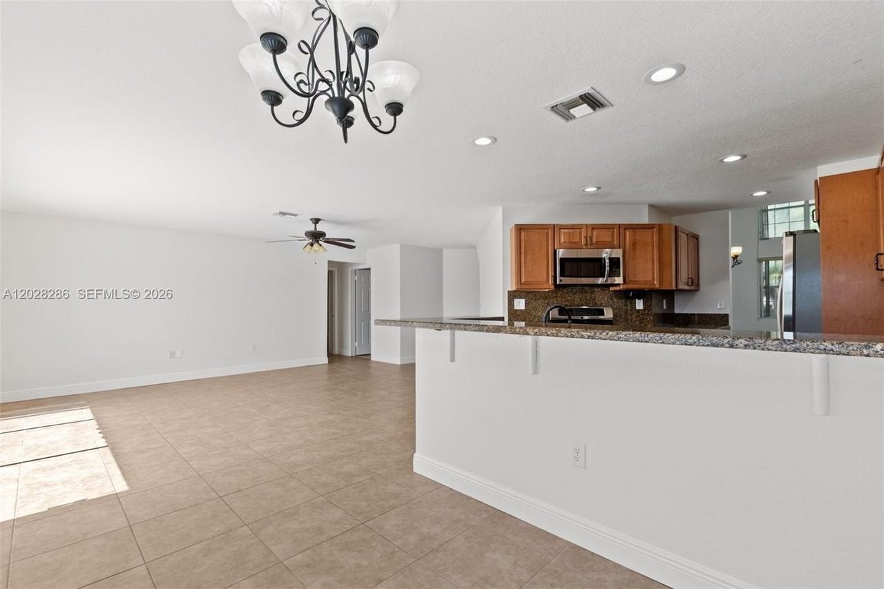 1303 Nw 167th Ave #1303 - Photo 7 of 40