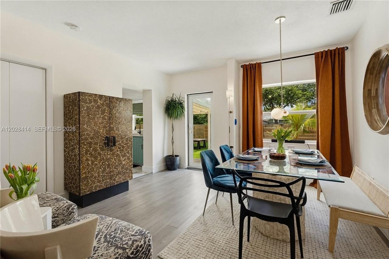 541 Nw 49th St - Photo 5 of 37