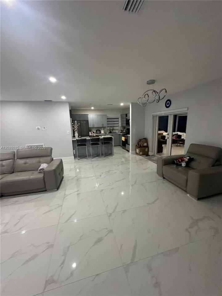20515 Nw 45th Ave - Photo 3 of 28
