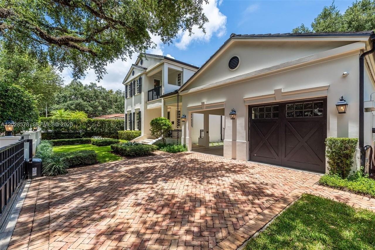 1233 Alegriano Ave - Photo 4 of 50