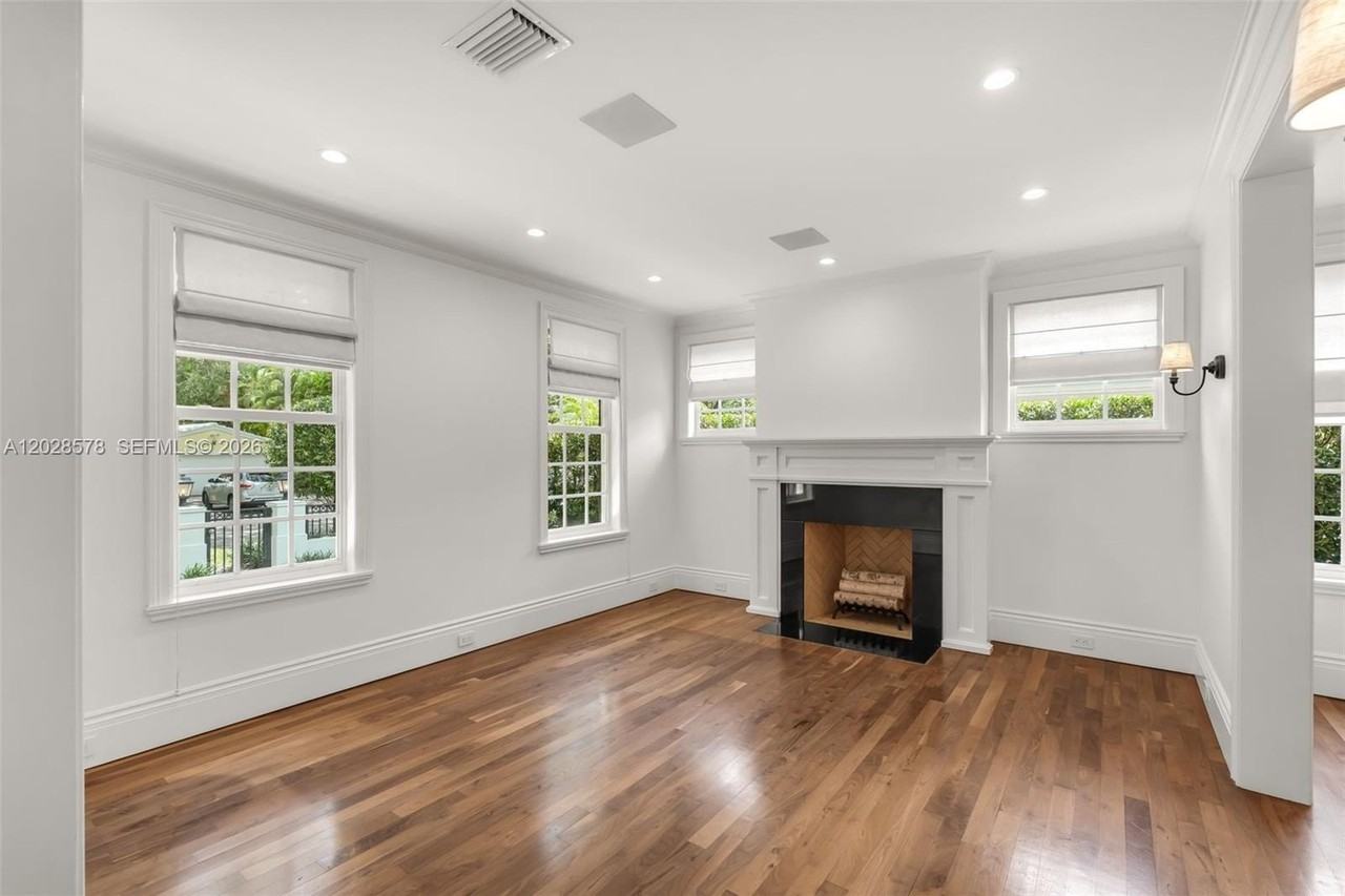 1233 Alegriano Ave - Photo 7 of 50