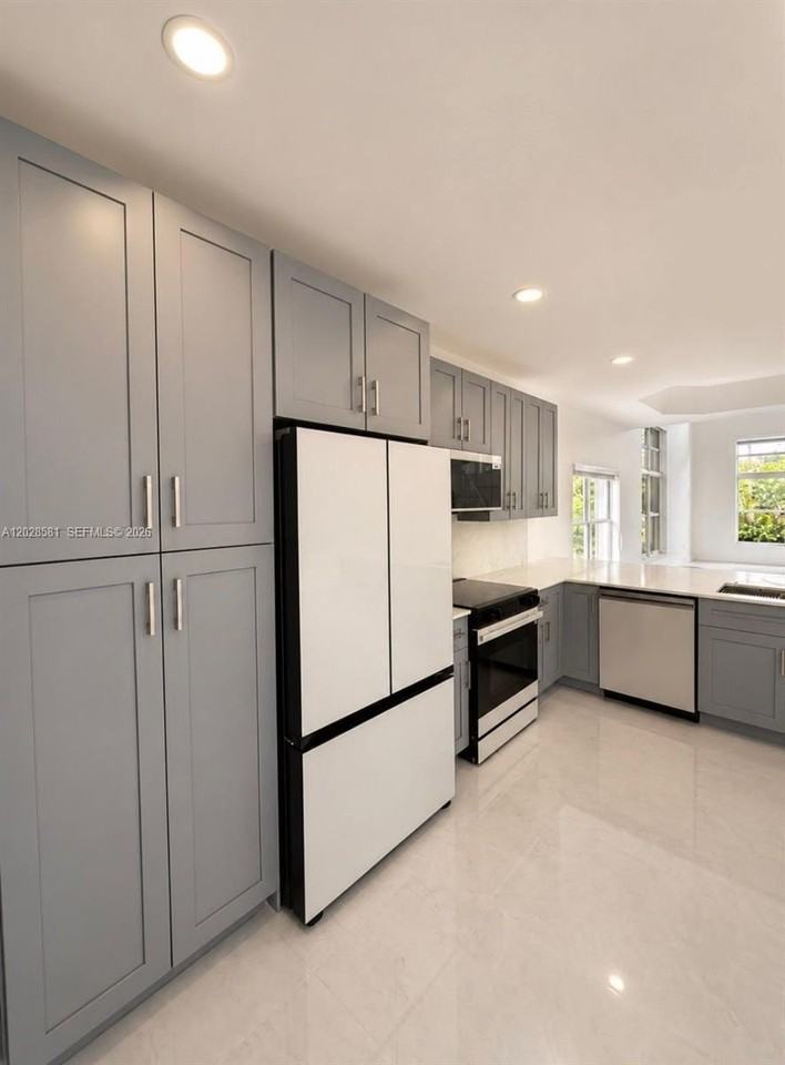 11244 Nw 58th Ter - Photo 6 of 17
