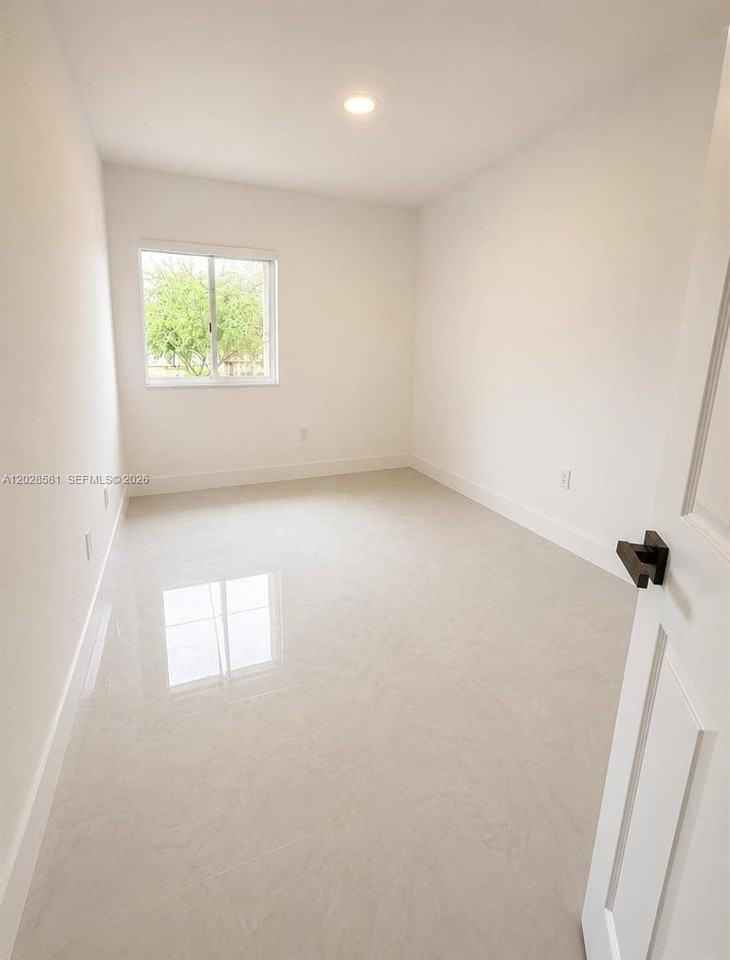 11244 Nw 58th Ter - Photo 7 of 17