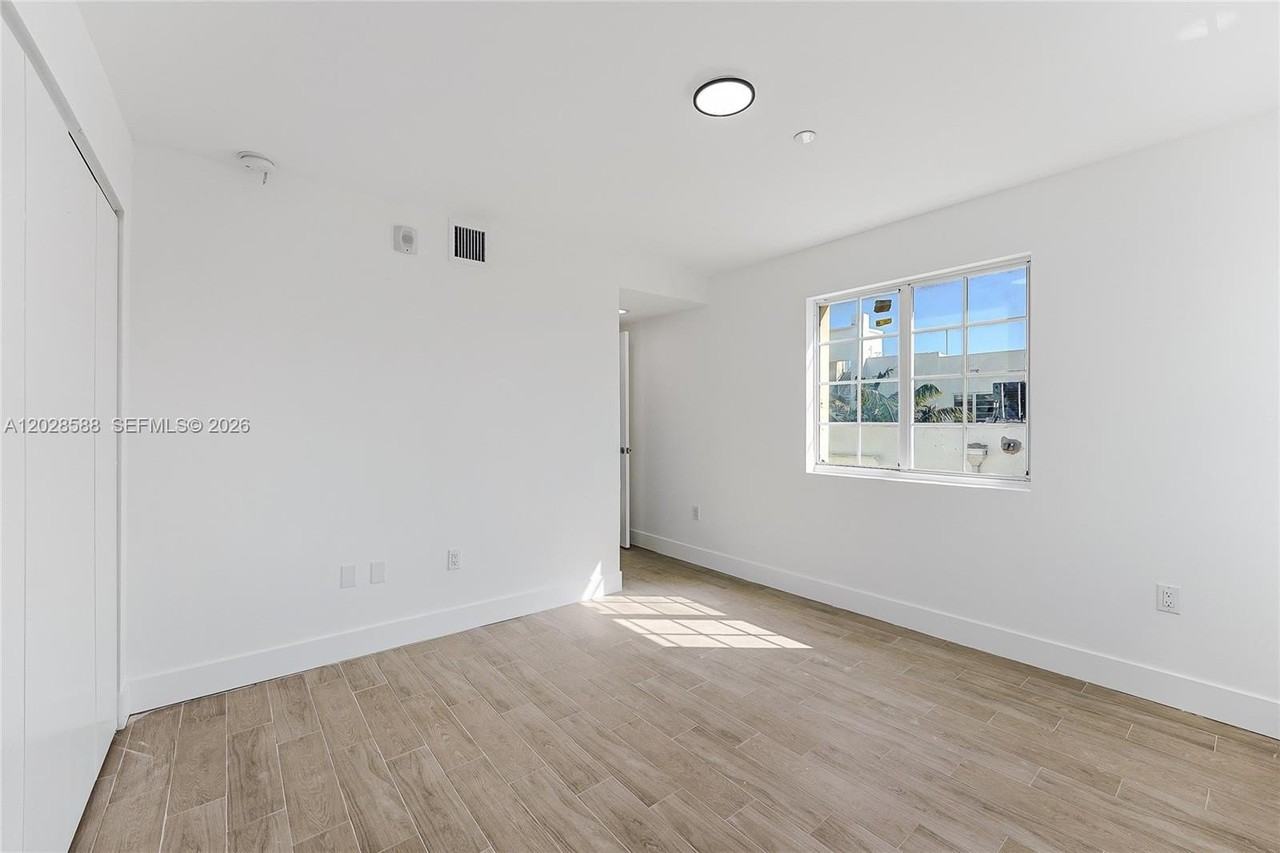 1519 Pennsylvania Ave #7 - Photo 5 of 7