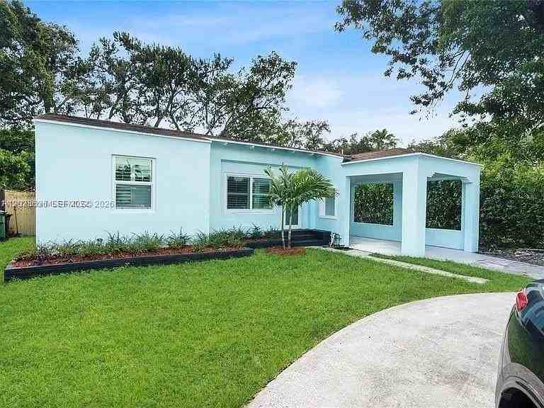516 Sw 12th St - Photo 2 of 11