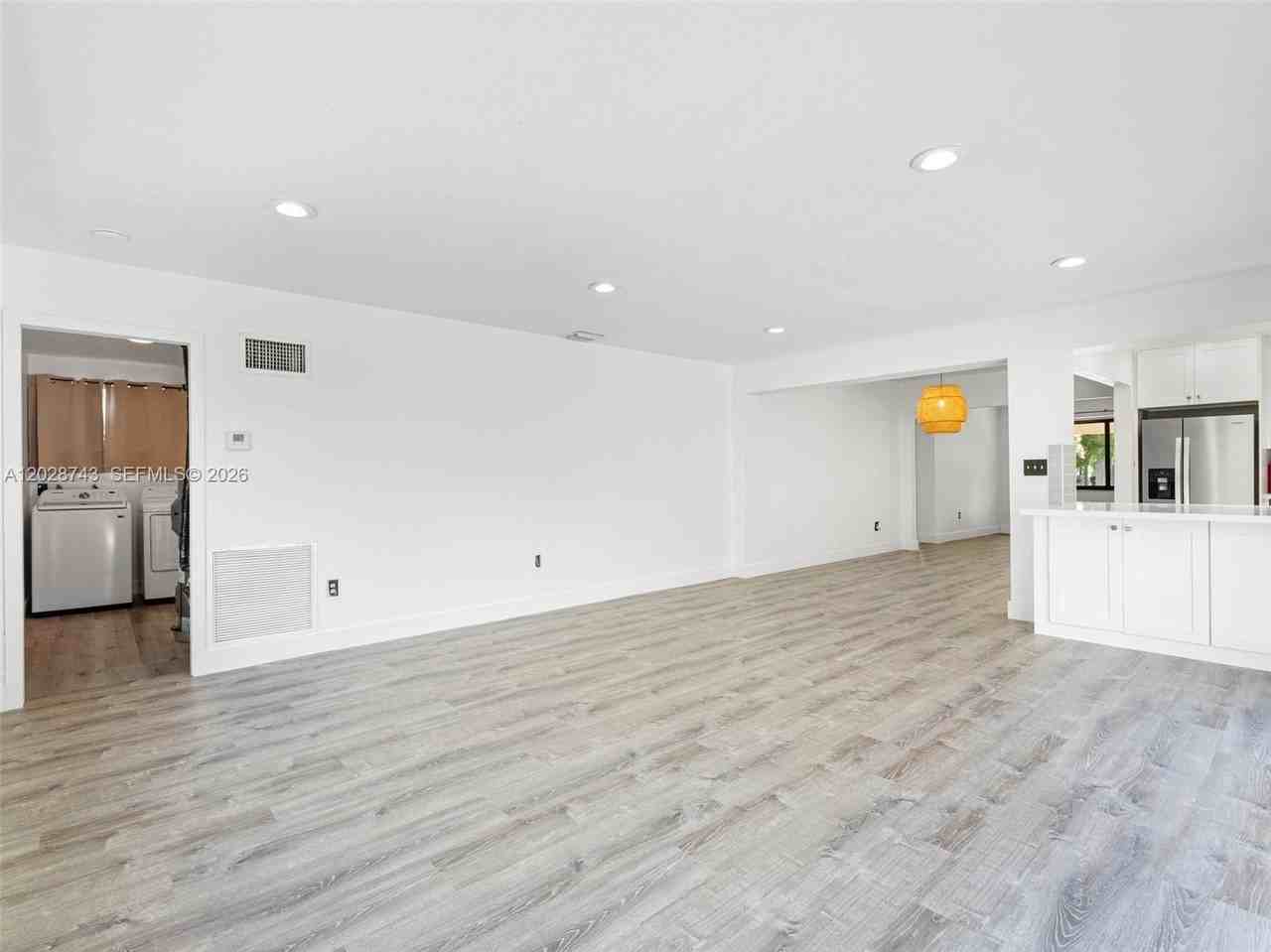 1700 Sw 64th Ave - Photo 6 of 31