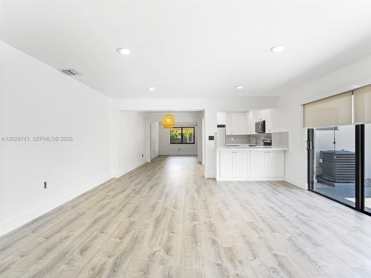1700 Sw 64th Ave - Photo 7 of 31