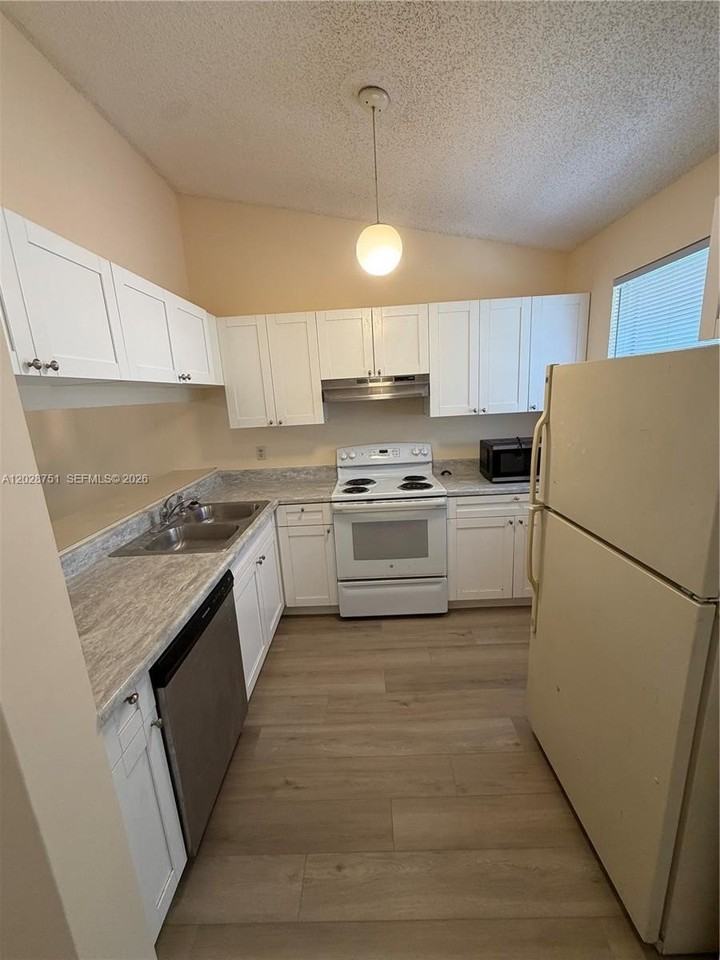 4243 Nw 114th Ter #4243 - Photo 2 of 16
