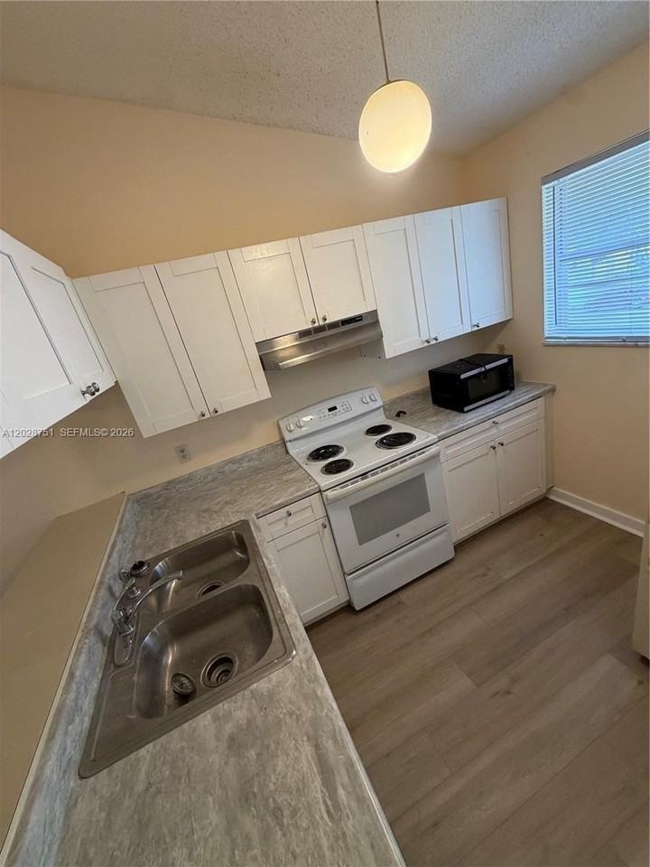 4243 Nw 114th Ter #4243 - Photo 3 of 16