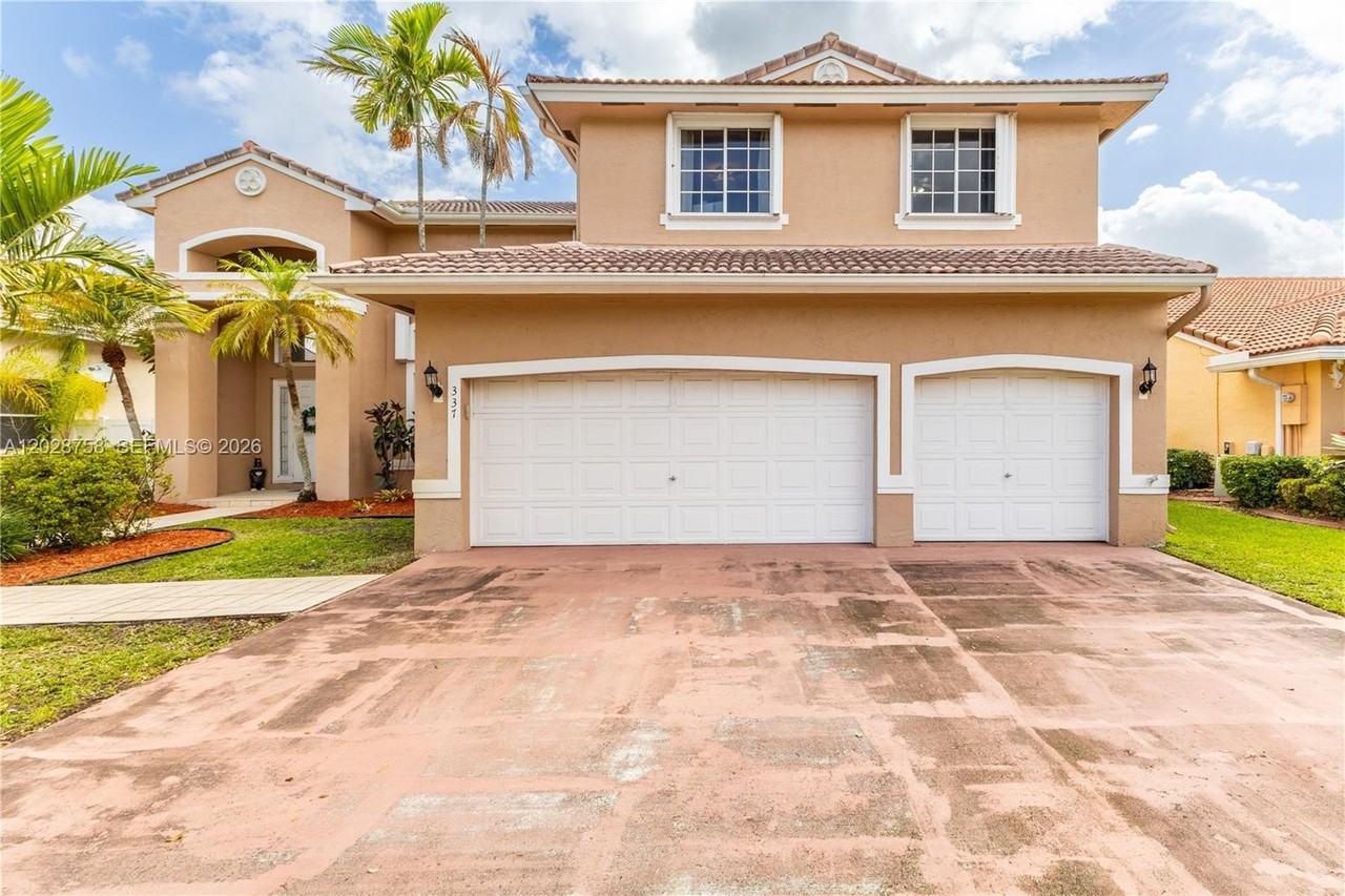 337 Sw 188th Ter #0 - Photo 4 of 50