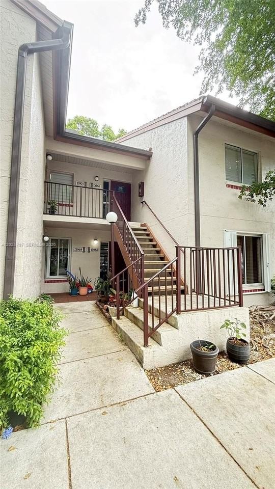 13965 Sw 91st Ter #13965 - Photo 3 of 40