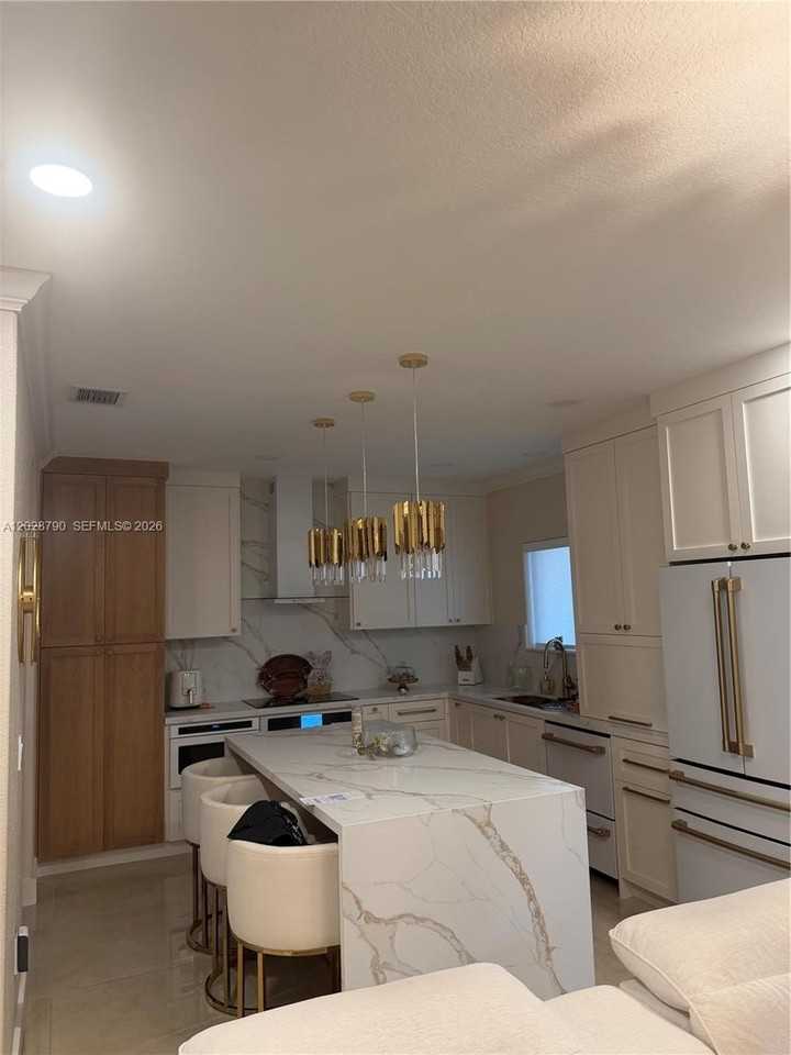 16816 Nw 91st Ave - Photo 4 of 6
