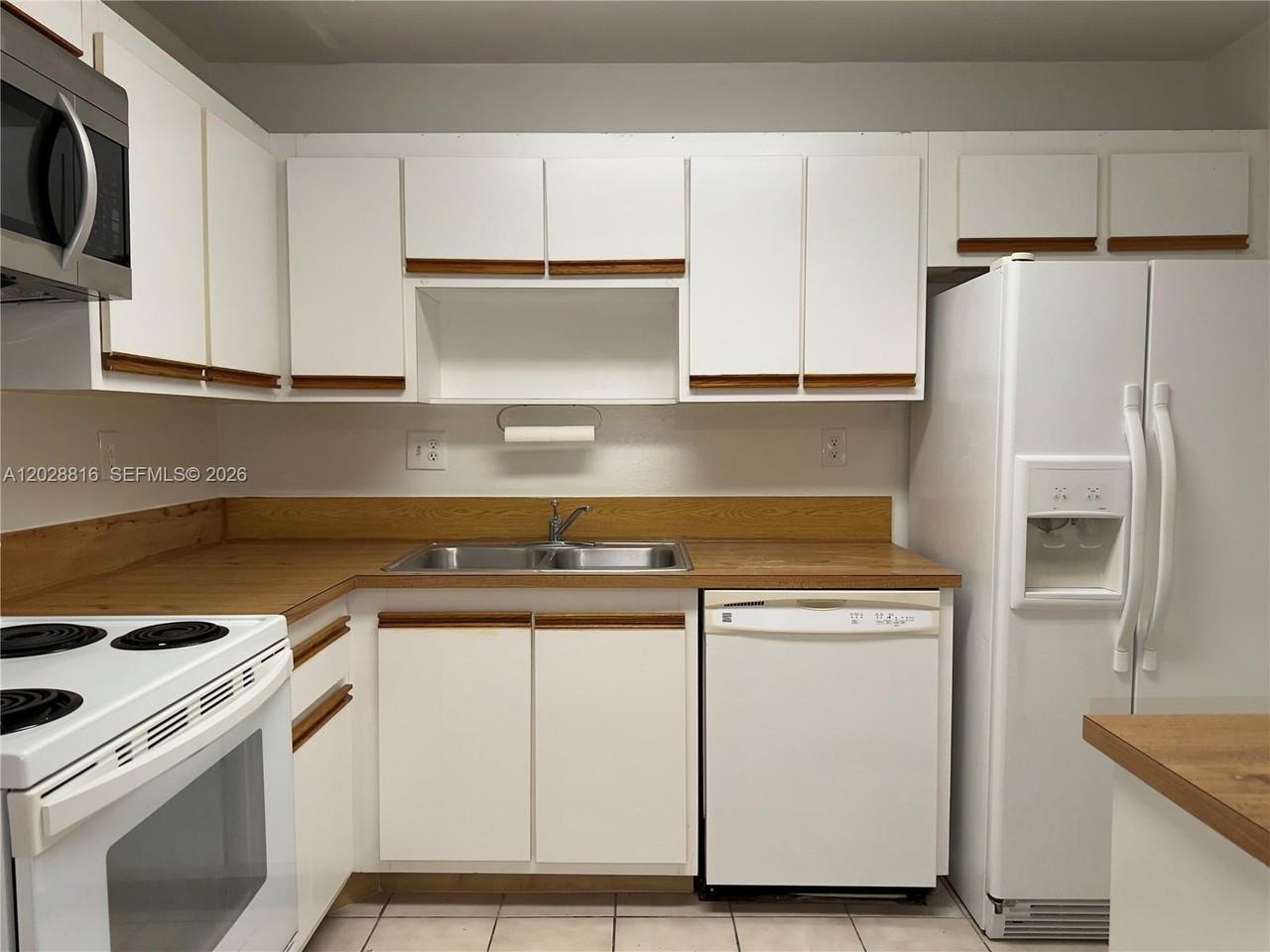 10441 Mahogany Key Cir #106 - Photo 6 of 25
