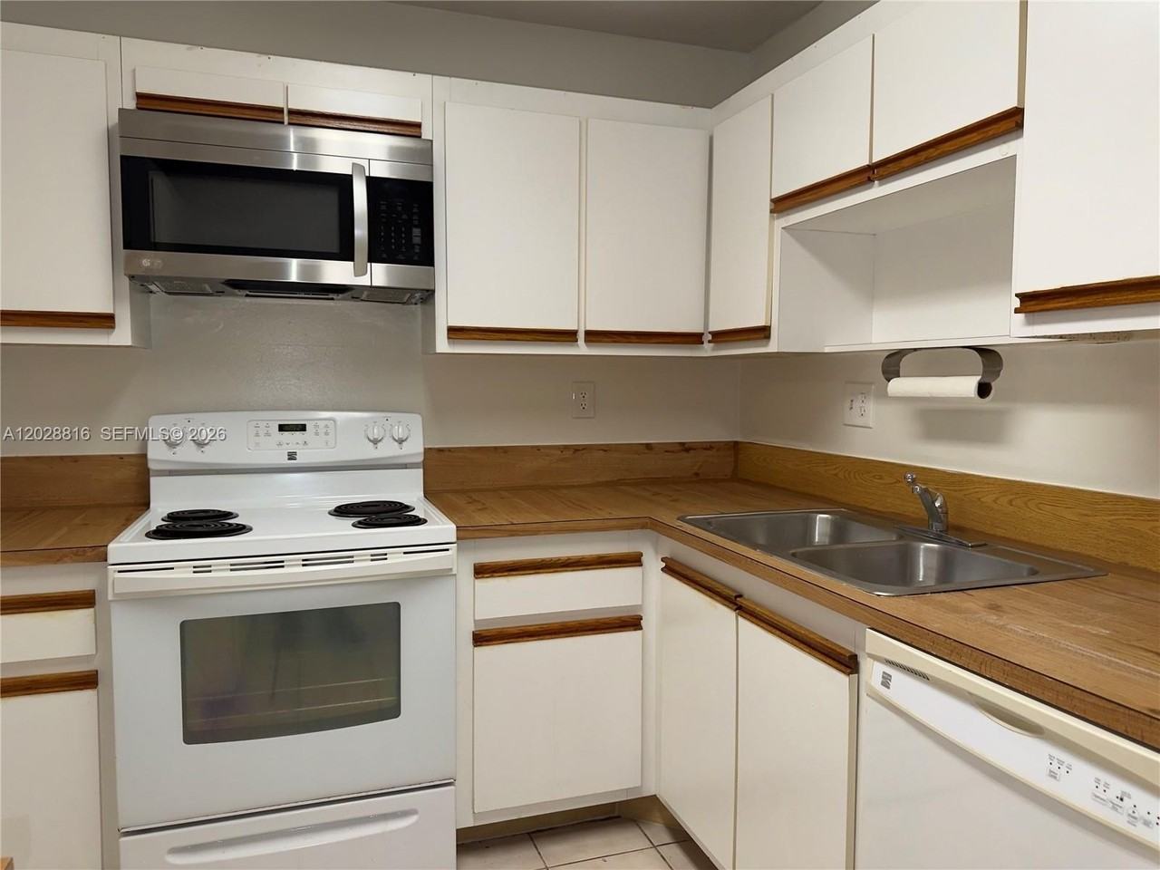 10441 Mahogany Key Cir #106 - Photo 7 of 25