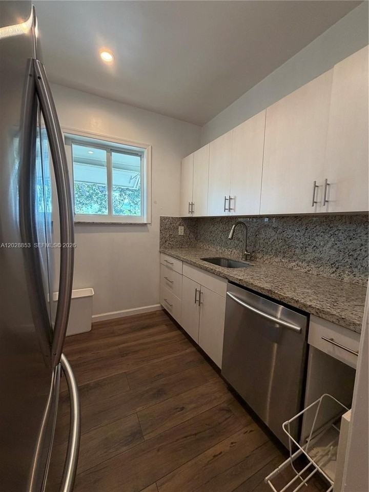 809 Ferdinand St #3 - Photo 3 of 5