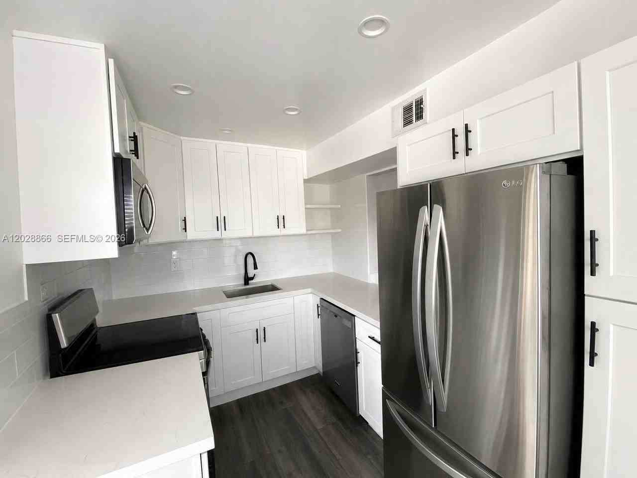 1570 W 46th St #214 - Photo 5 of 11