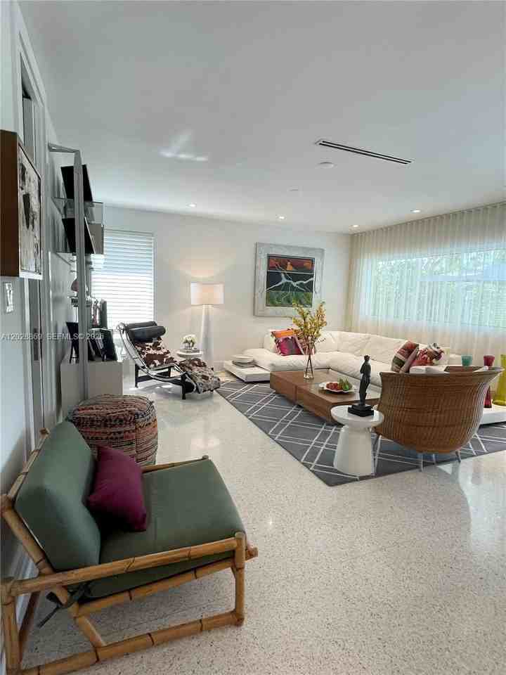 9121 Sw 85th St - Photo 6 of 50