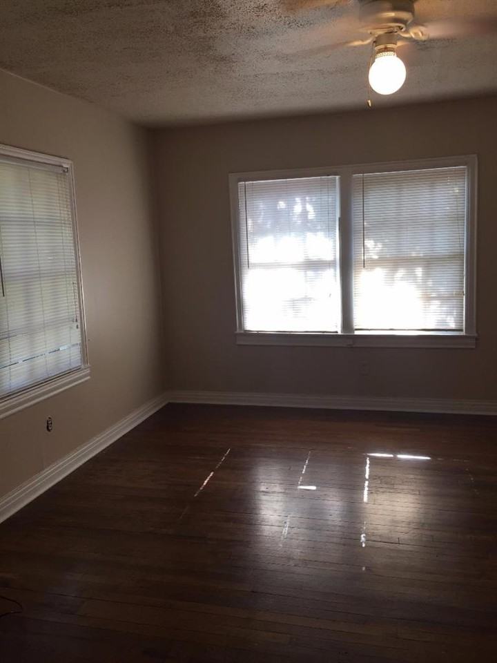 2406 30th St - Photo 2 of 10