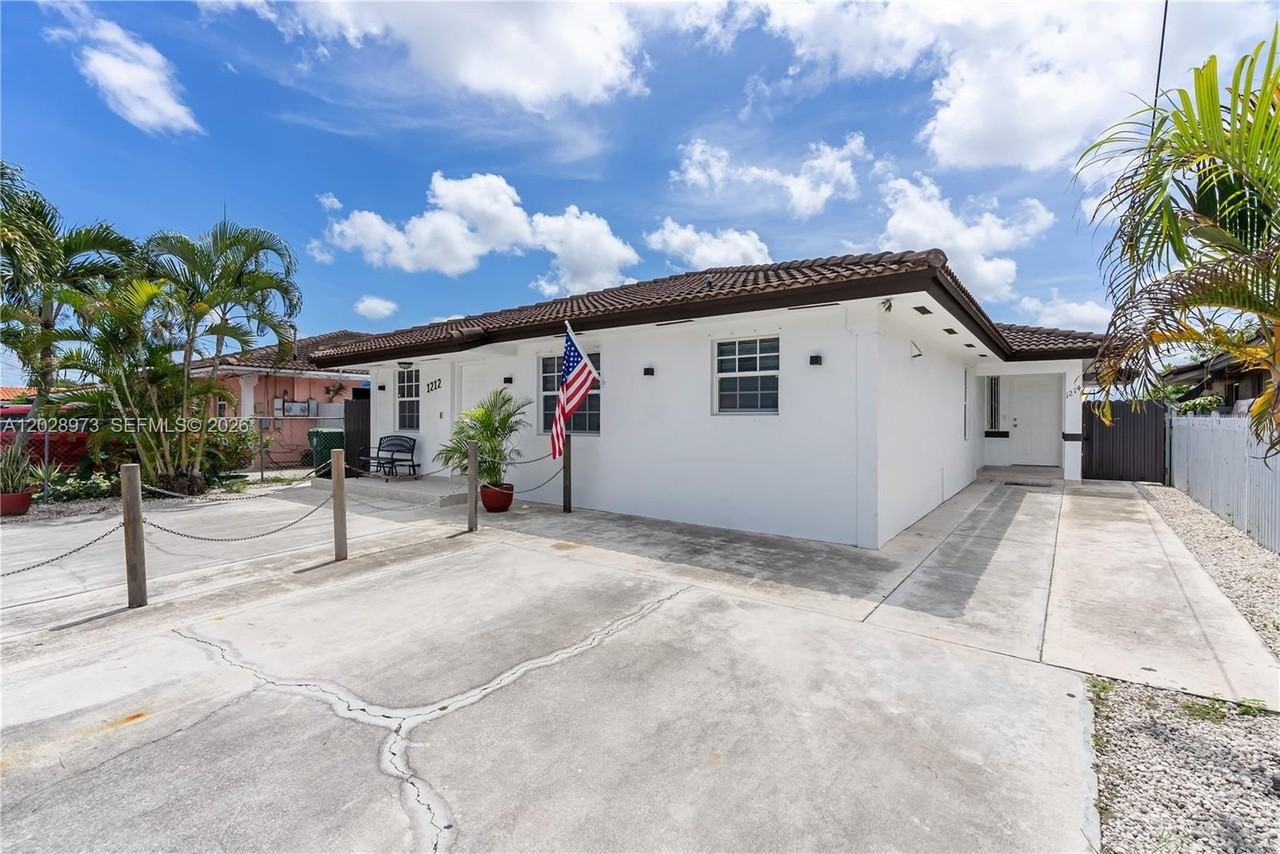 1214 Nw 34th Ave #1214 - Photo 3 of 22