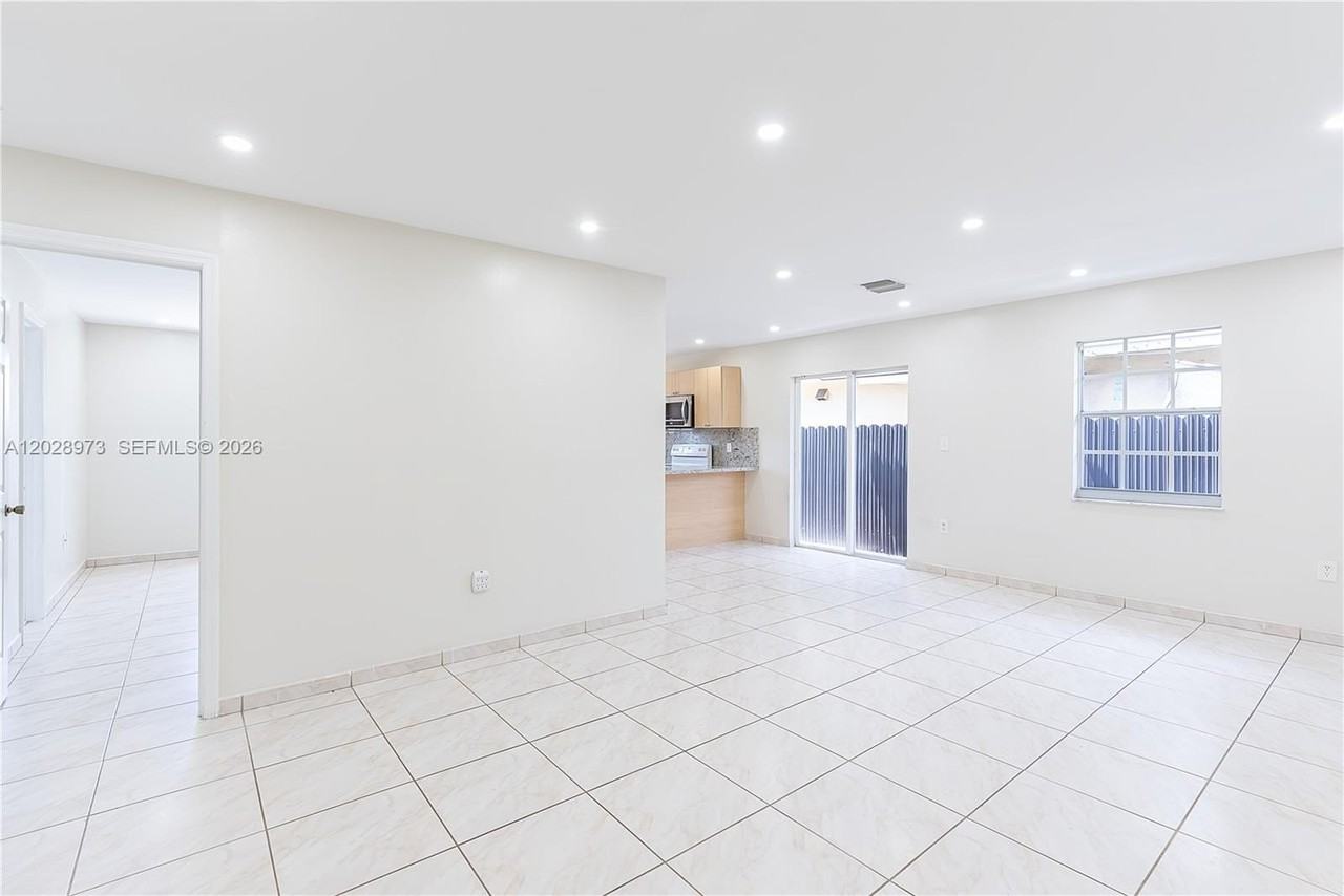 1214 Nw 34th Ave #1214 - Photo 5 of 22