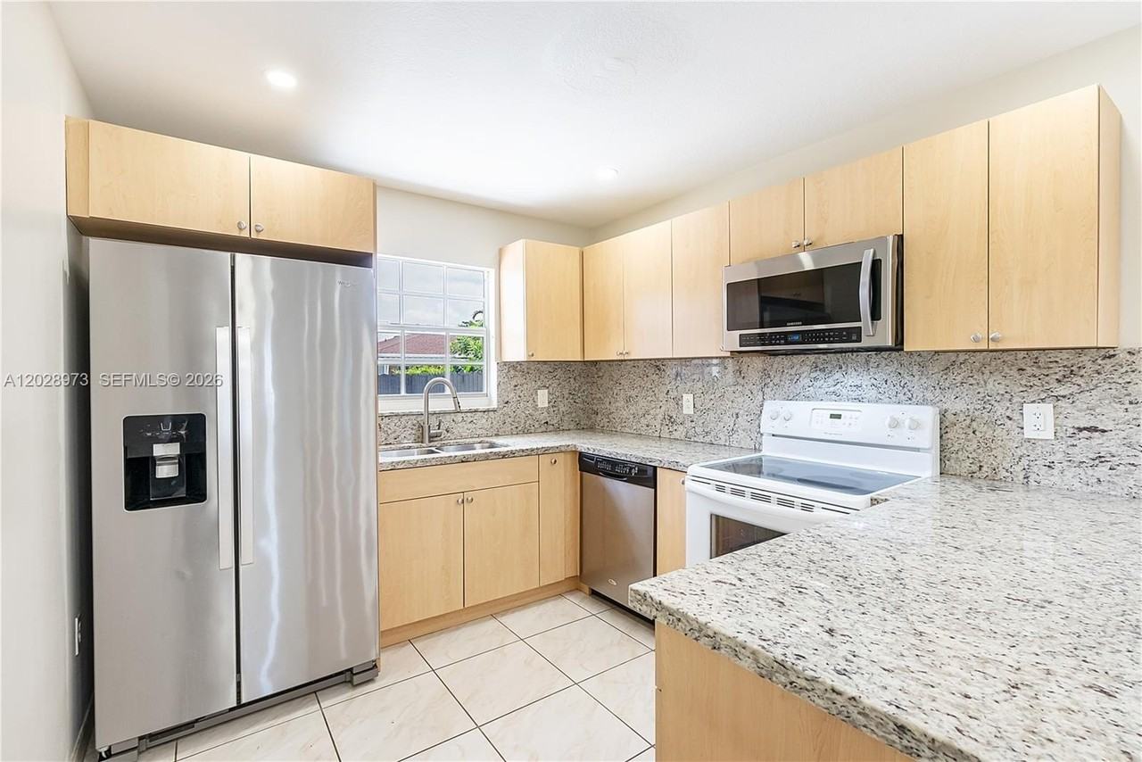 1214 Nw 34th Ave #1214 - Photo 7 of 22