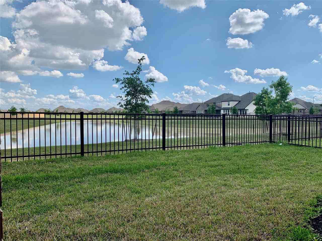1024 Greenshank Dr - Photo 3 of 8