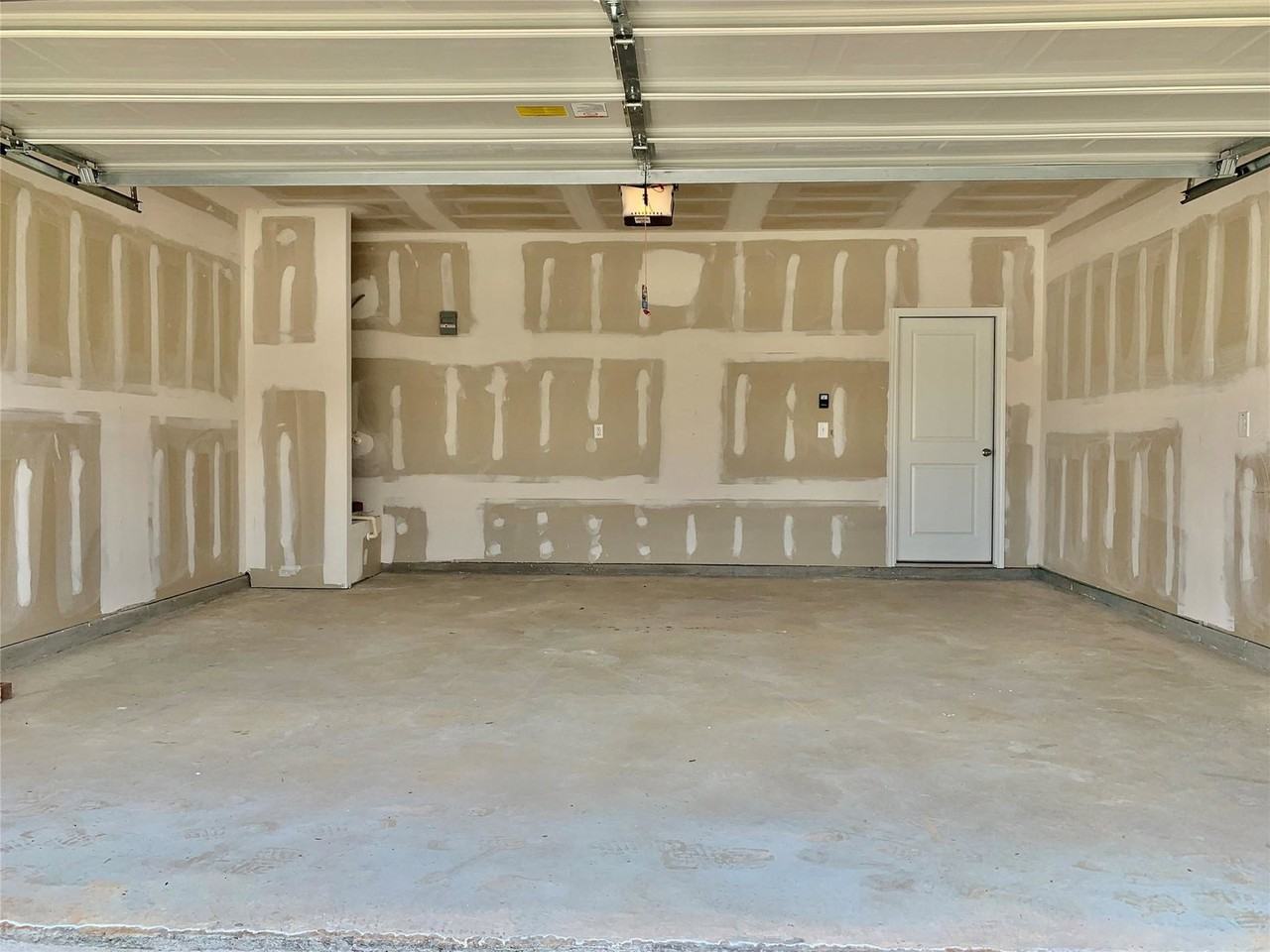 1024 Greenshank Dr - Photo 4 of 8