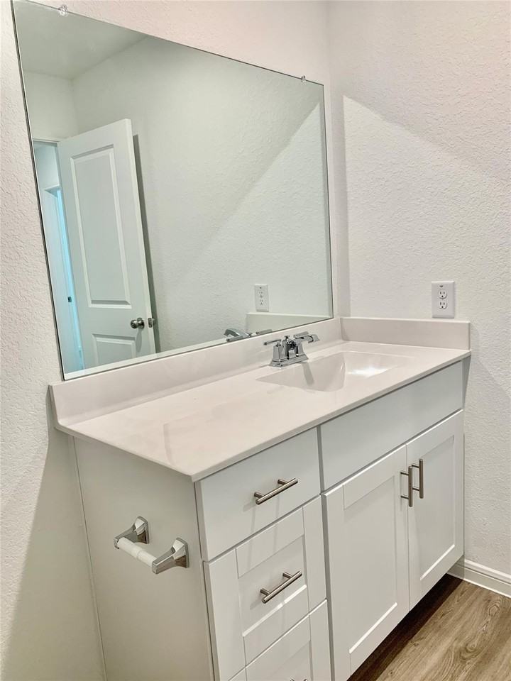 1024 Greenshank Dr - Photo 6 of 8