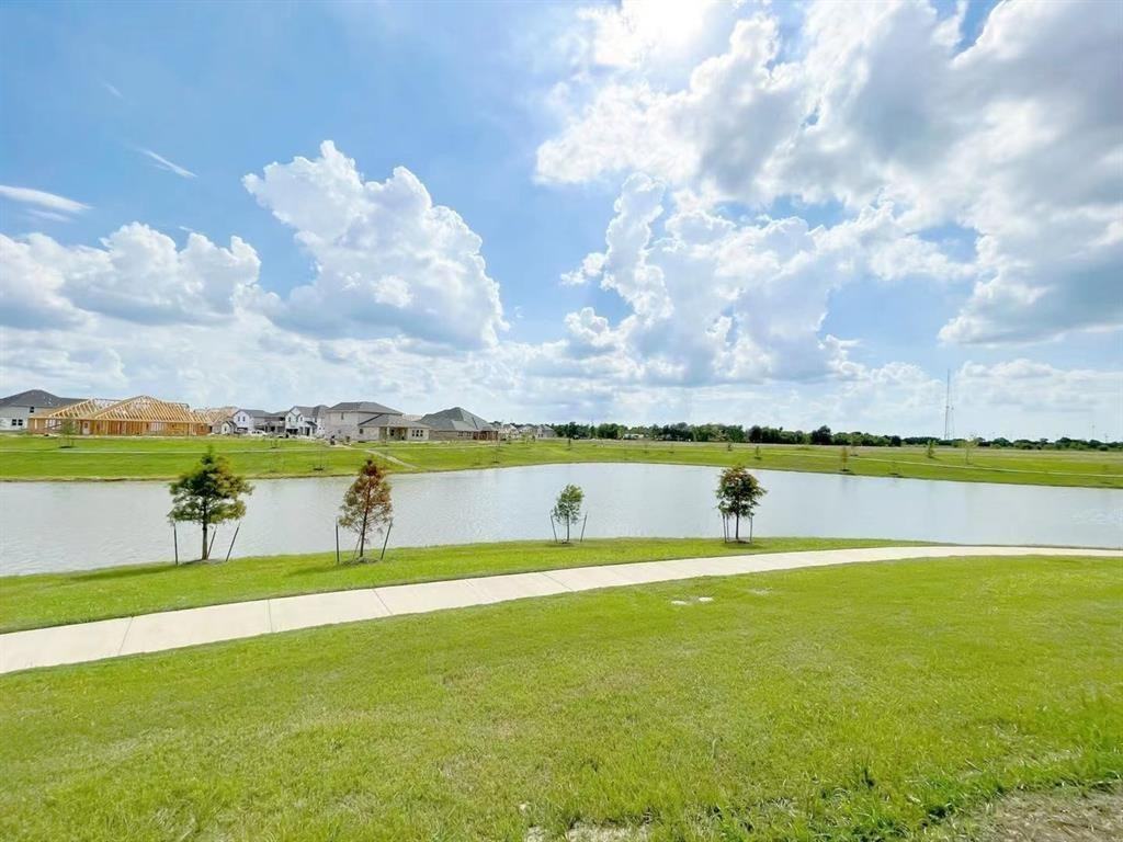4403 Silvergrass Ln - Photo 2 of 8