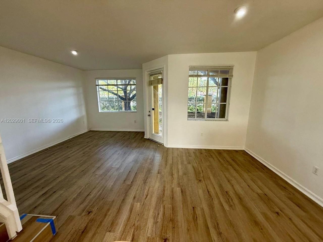 1934 Sw 60th Ave - Photo 2 of 18