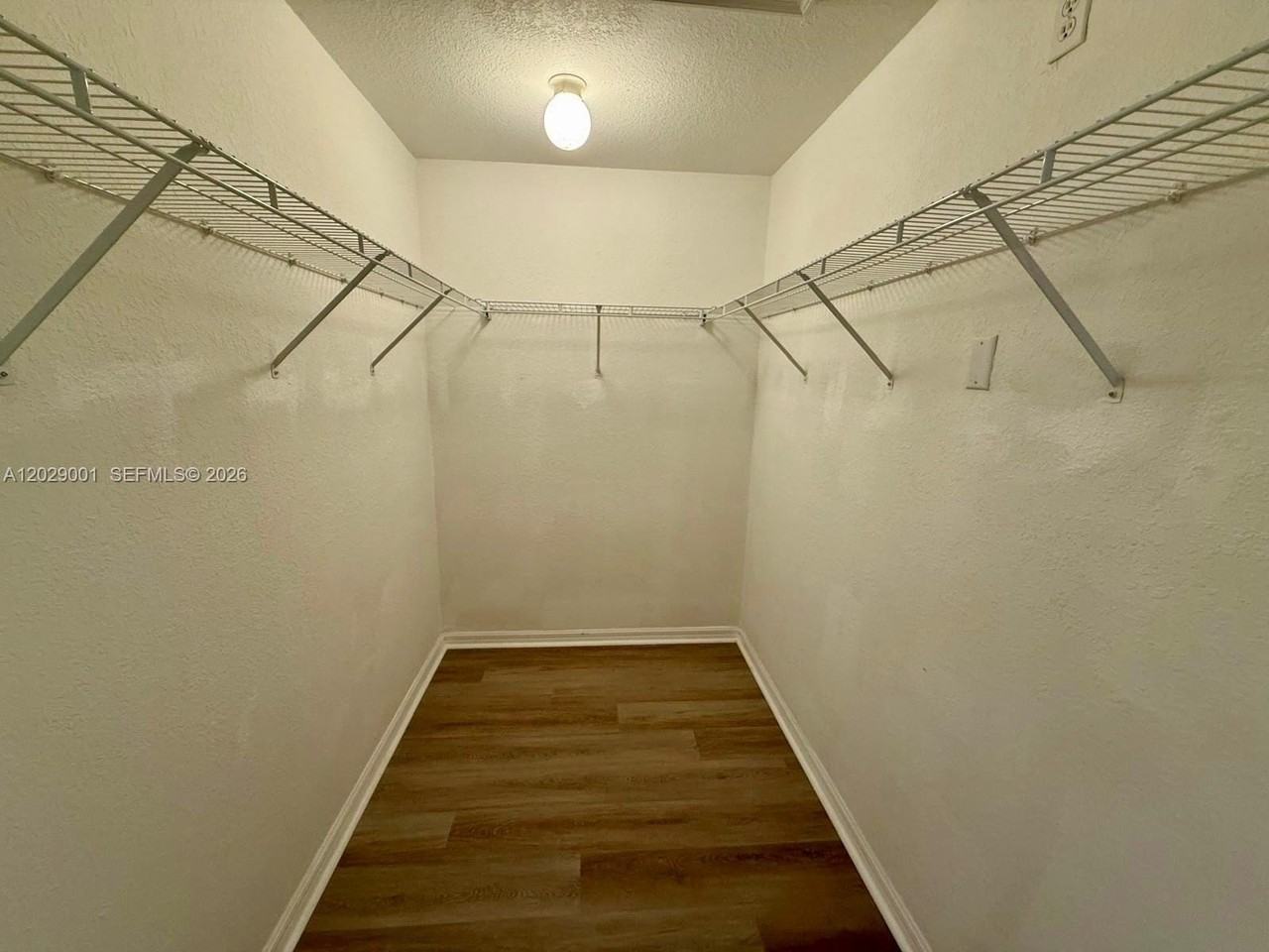 1934 Sw 60th Ave - Photo 5 of 18