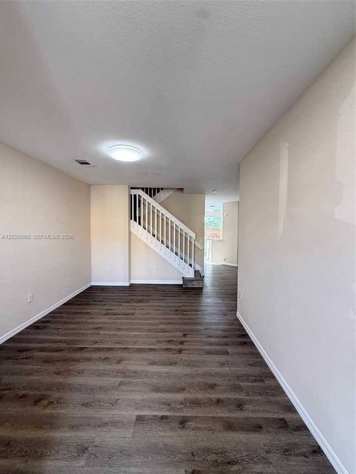 8528 Sw 166th Pl #8528 - Photo 4 of 27