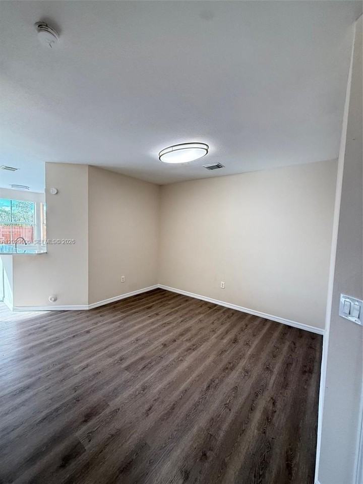 8528 Sw 166th Pl #8528 - Photo 6 of 27