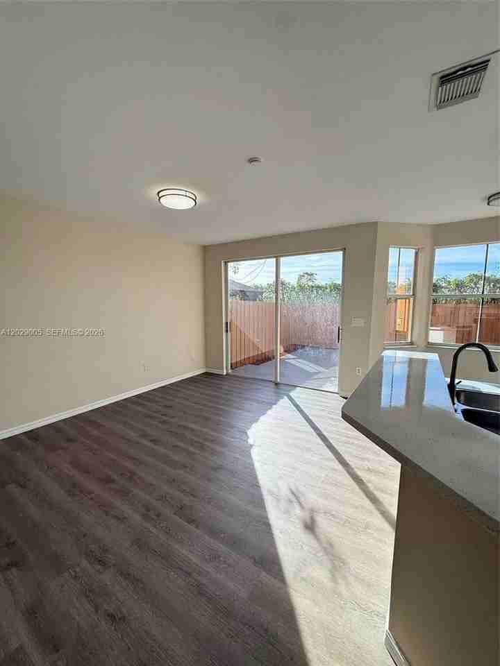 8528 Sw 166th Pl #8528 - Photo 7 of 27
