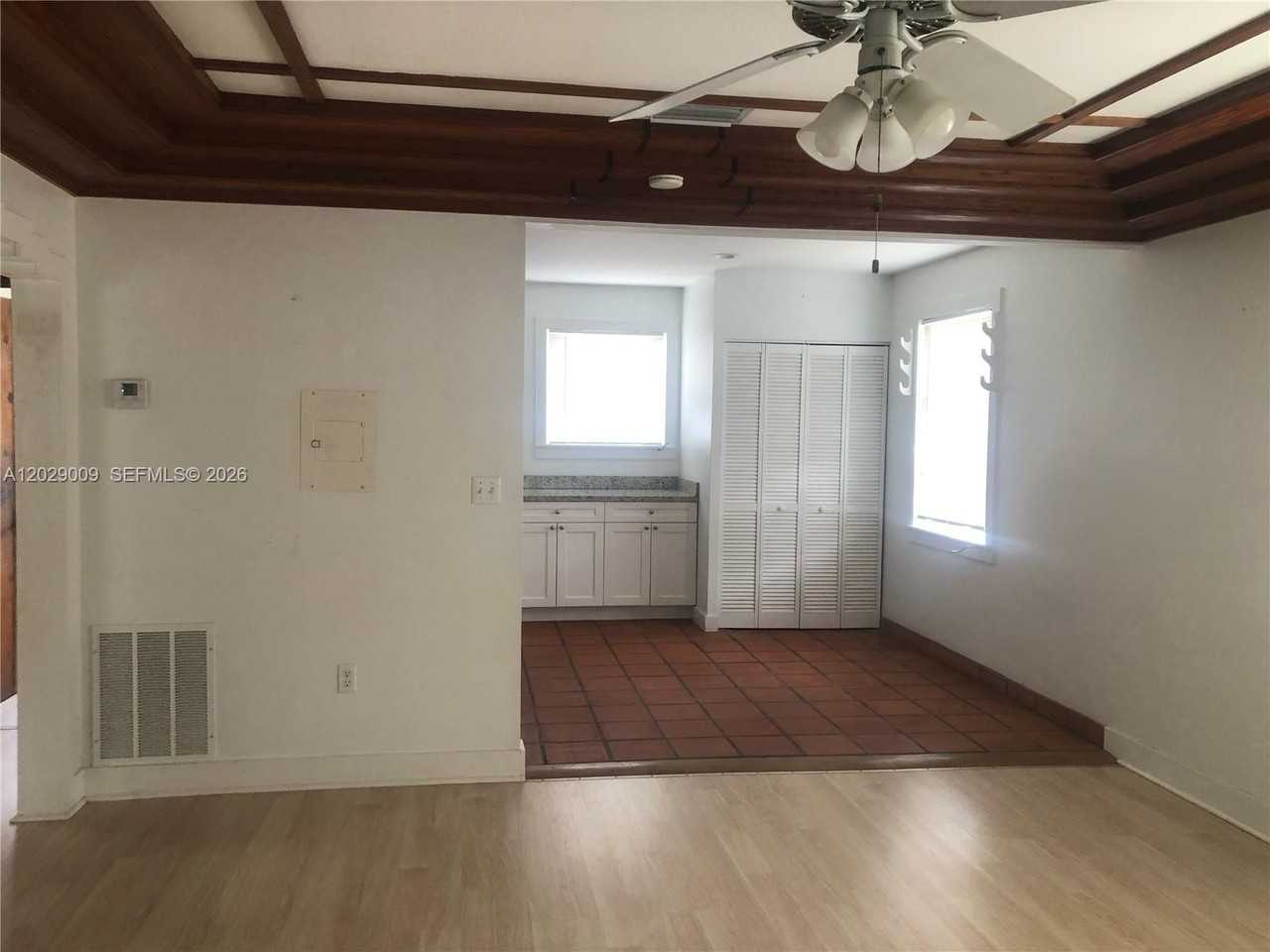 1100 Sw 10th St #1 - Photo 2 of 10