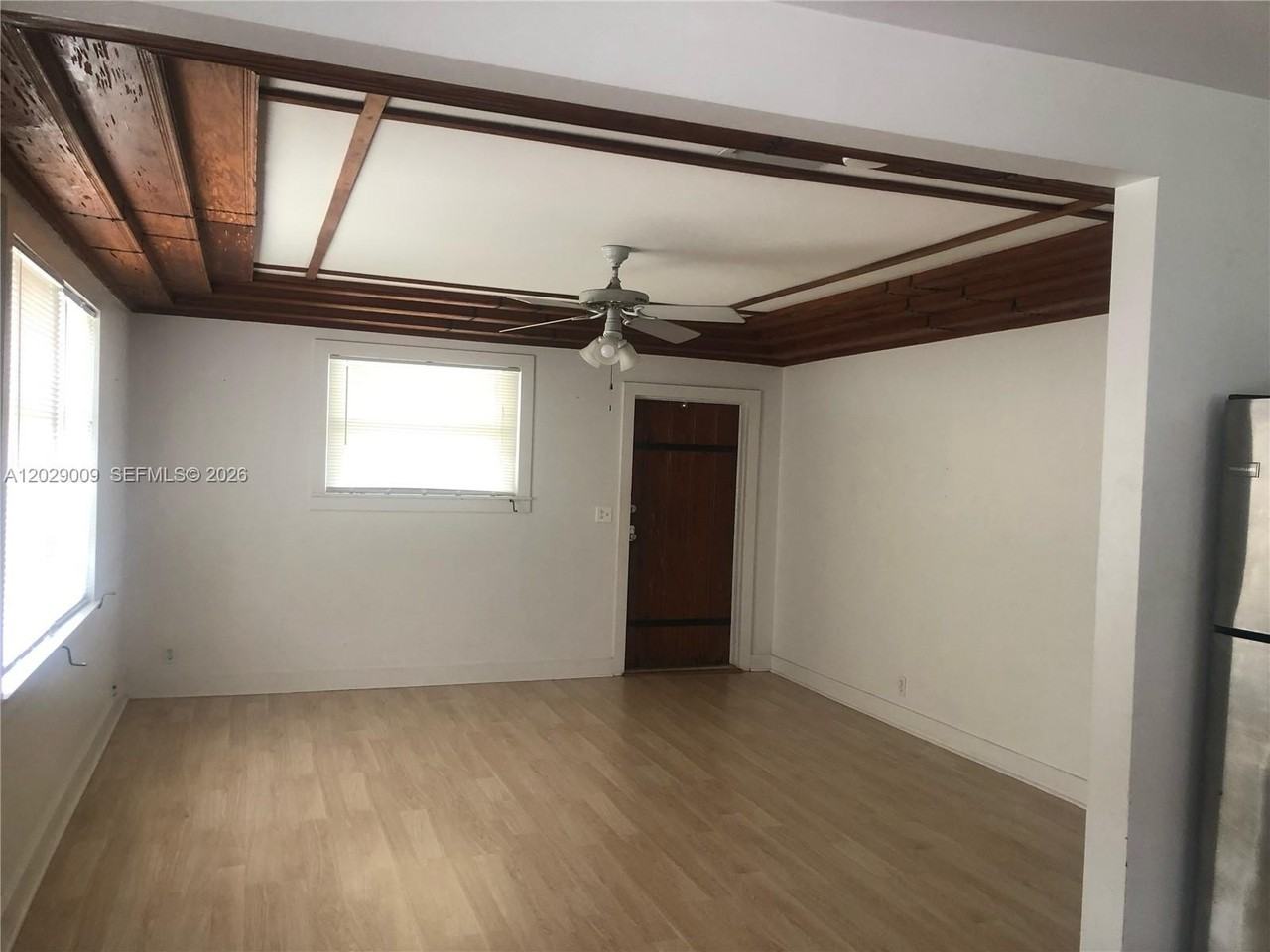 1100 Sw 10th St #1 - Photo 5 of 10