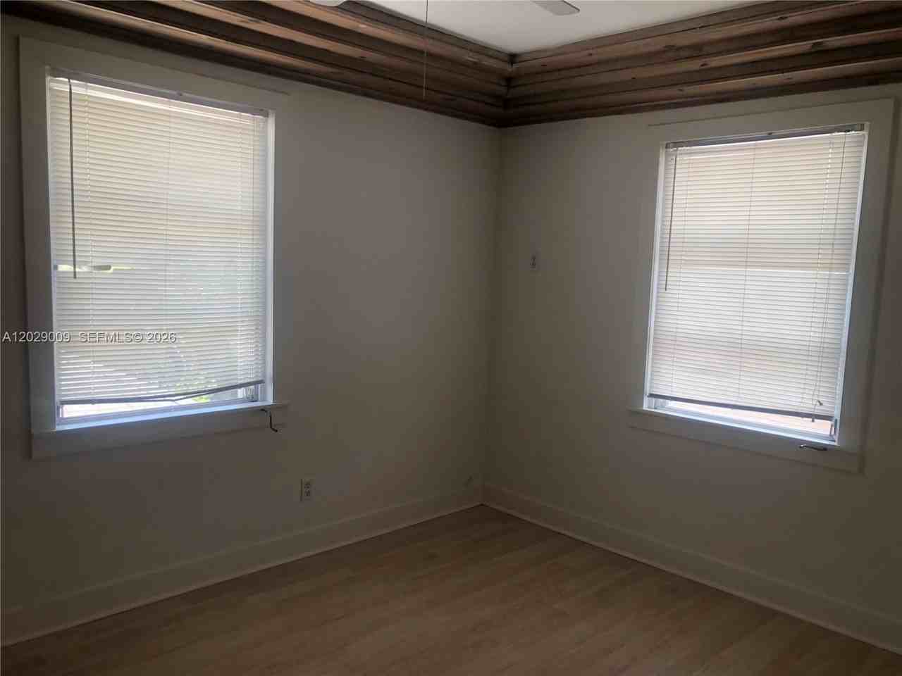 1100 Sw 10th St #1 - Photo 6 of 10