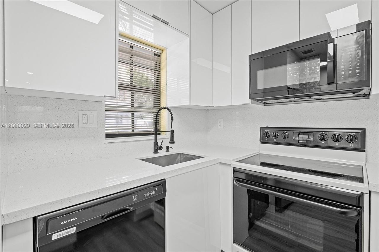 12035 Sw 18th St #9-48 - Photo 5 of 26