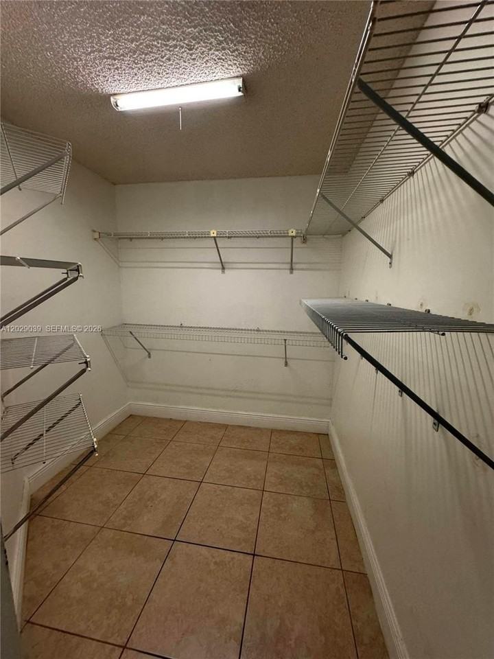 9741 Sw 138th Ave #ID1R - Photo 4 of 22