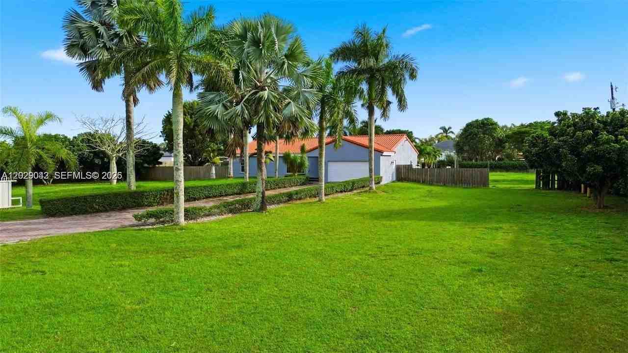 21080 Sw 242nd St #21080 - Photo 4 of 36