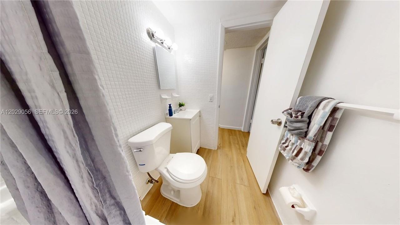 455 Sw 27th Ave #9 - Photo 5 of 24