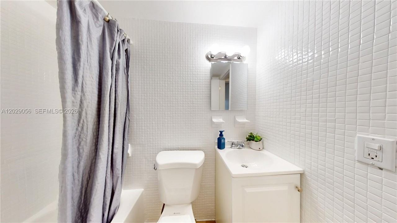 455 Sw 27th Ave #9 - Photo 6 of 24