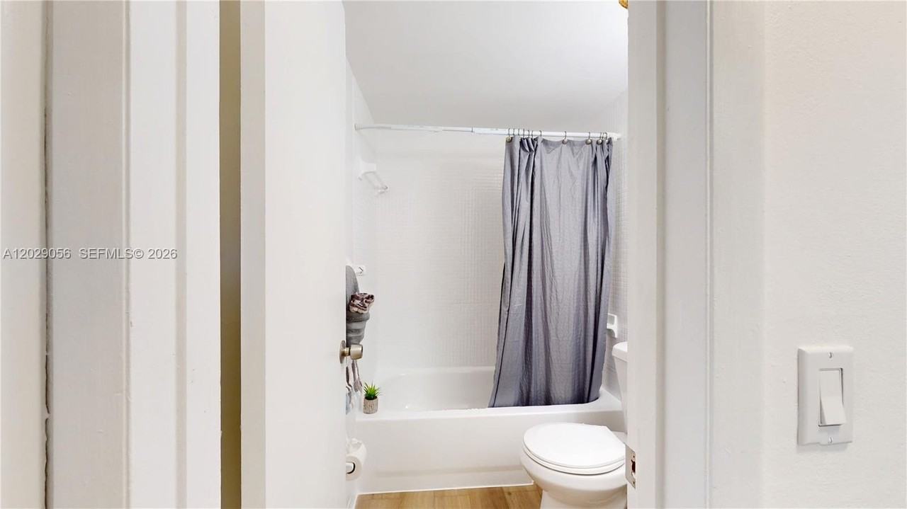 455 Sw 27th Ave #9 - Photo 7 of 24