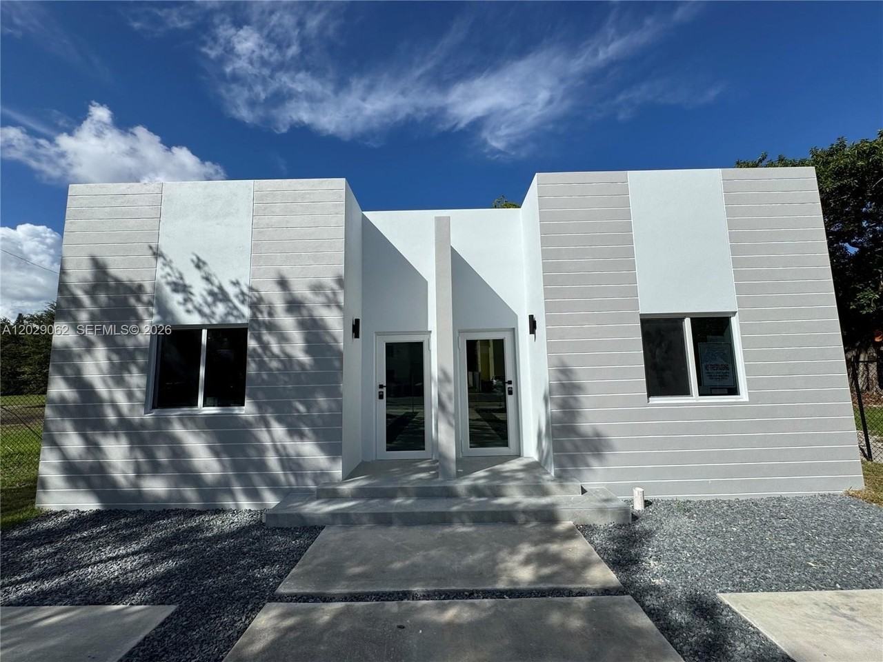 135 Nw 60th St #B - Photo 2 of 16