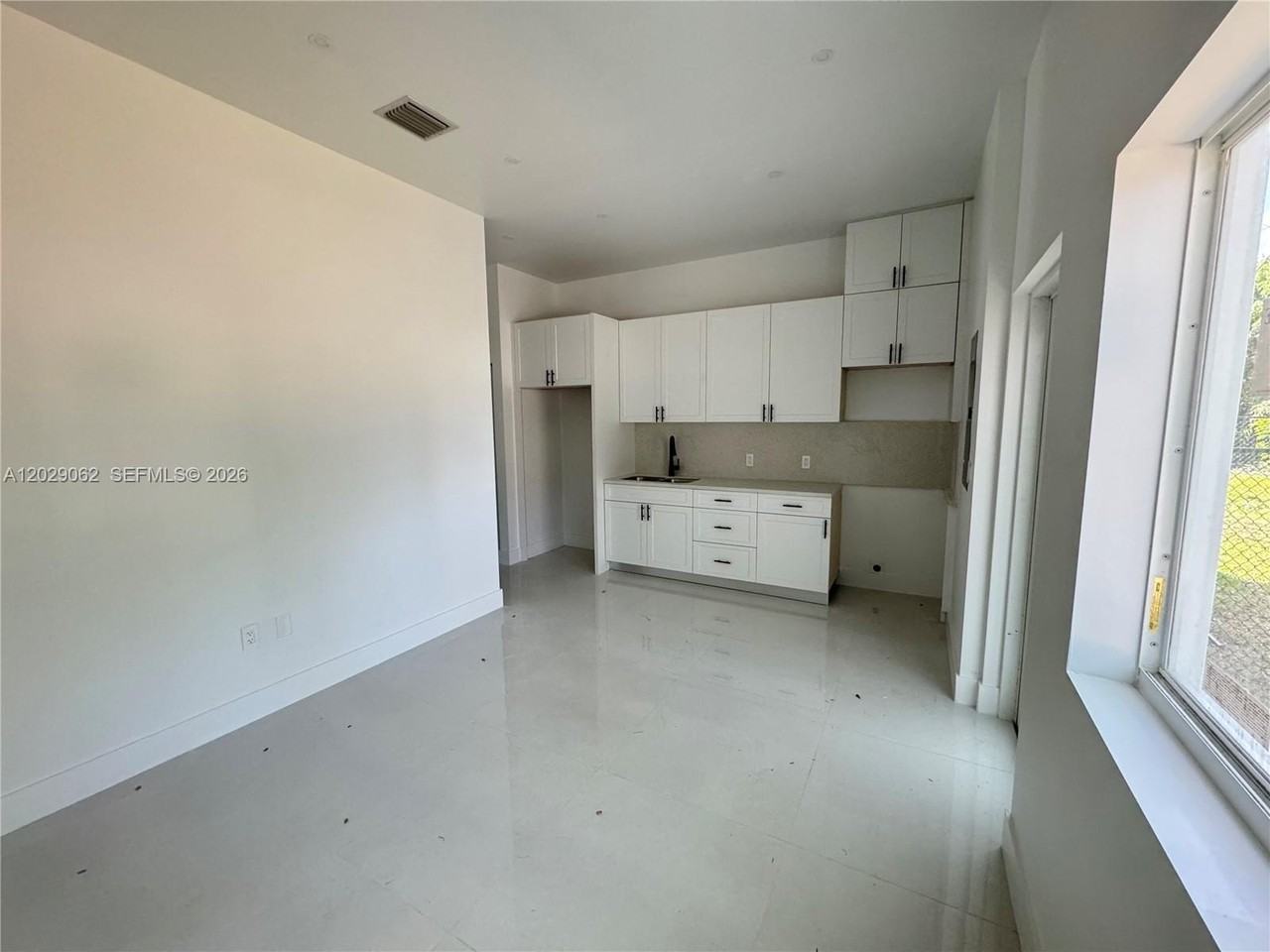 135 Nw 60th St #B - Photo 5 of 16