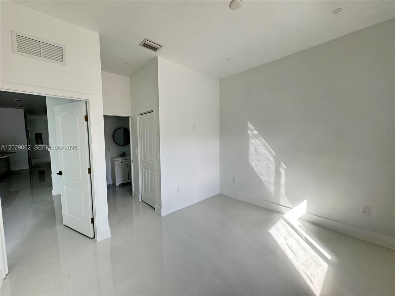 135 Nw 60th St #B - Photo 7 of 16
