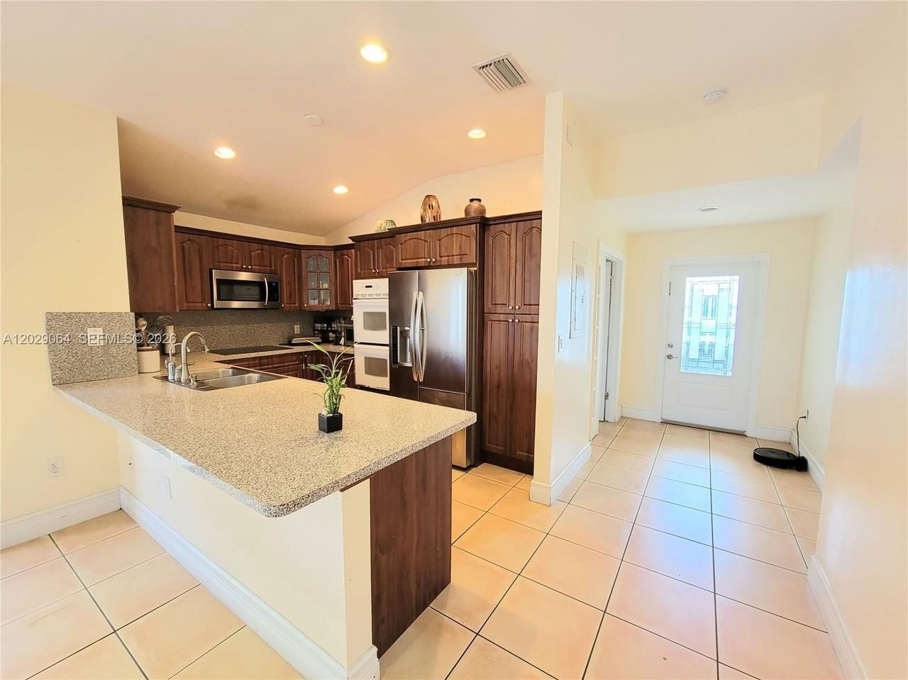 5267 Nw 186th Ln - Photo 4 of 24