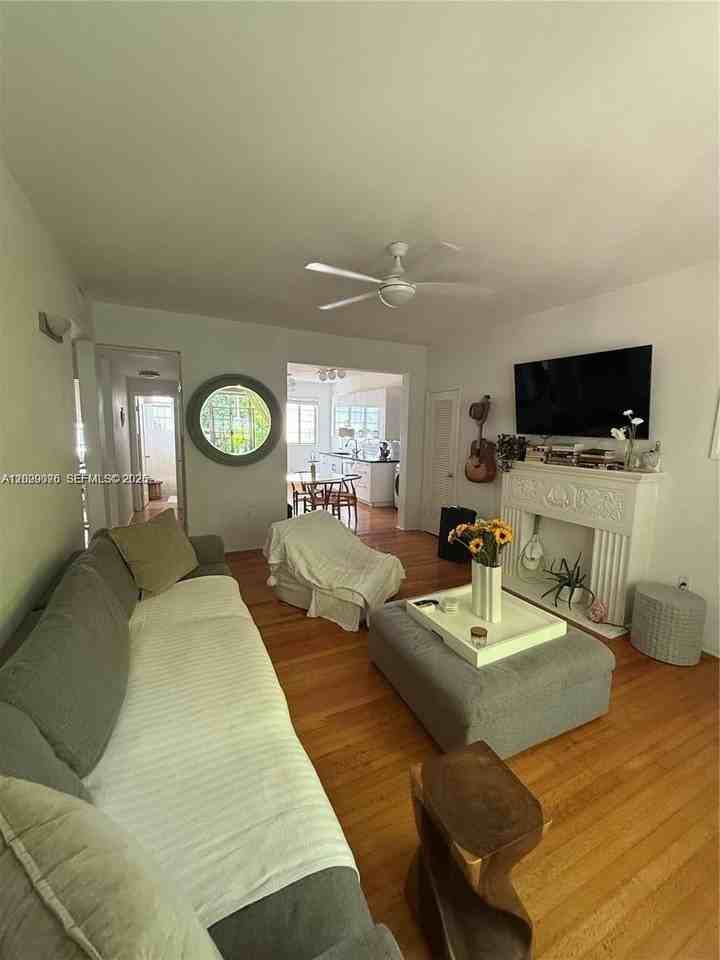 817 Lenox Ave #5 - Photo 6 of 9