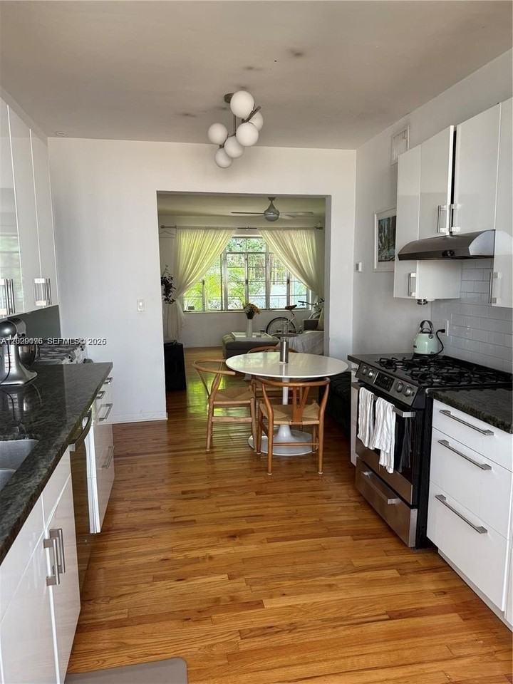 817 Lenox Ave #5 - Photo 7 of 9
